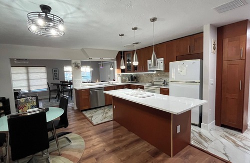 Oakland Hills House | Your serene escape - Modern, cozy, and close to the beach.
