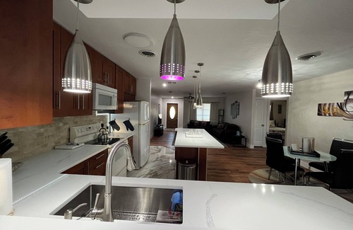 Oakland Hills House | Your serene escape - Modern, cozy, and close to the beach.