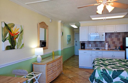 Lenox Park Condo | Your Slice of Paradise! Spectacular Views of Ocean, Beach, City on 8th Floor-Smart TV-DVD-FREE WIFI!