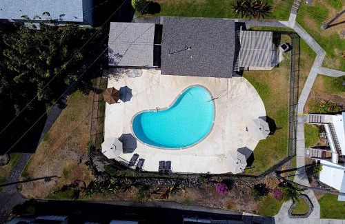 Historic Kailua Village Apartment | Your Slice of Paradise in Kona - Walk to Beach and Stores