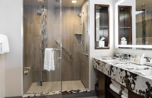 Black Hawk House | Your Spacious Getaway w/ a King Bed! Spa, Bar