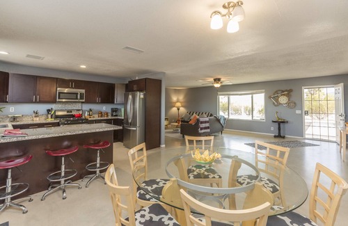 Joshua Tree House | ¡Your spacious lux Joshua Tree getaway awaits!
