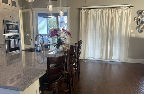 Guildford House | Your Spacious Vacation Home