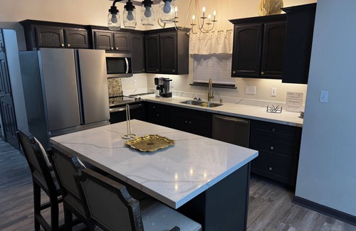 Lafayette House | Your stay at our "Cajun Gold Getaway" promises to be unforgettable. 5 Bedrooms!