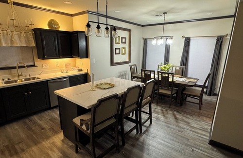 Lafayette House | Your stay at our "Cajun Gold Getaway" promises to be unforgettable. 5 Bedrooms!