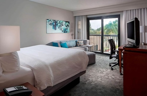 Boca Raton Hotel | Your Sunny Escape, Minutes to Boca Raton Beach, Pet-Friendly, Free Parking, Pool