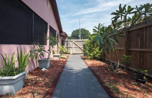Bay Crest Park House | Your Tampa Bay Vacation Entertainment Home