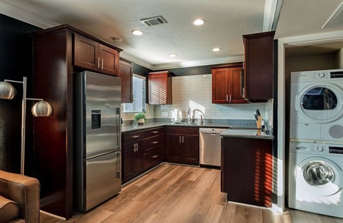 MacGregor Apartment | Your TMC Flats! Sleeps 40, 20BR, 10BA, 10PA