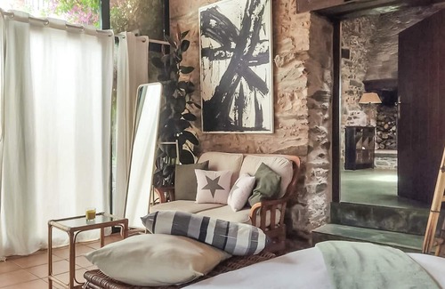 Abegondo House | Your traditional stone house, with cozy garden, in rural surroundings in Galicia.