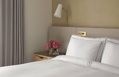 Back Bay East Hotel | Your Ultimate Leisure Stay Near Prudential Tower! Fireplace, Pets Allowed