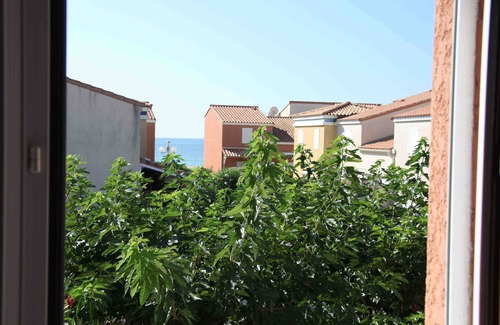 Frontignan House | Your vacation shed 30 meters from the beach!