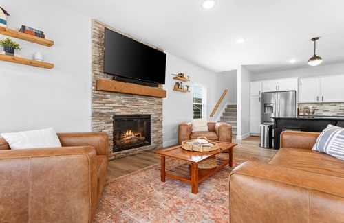 Indian Point Cabin | Your vacation starts here! Next to SDC!