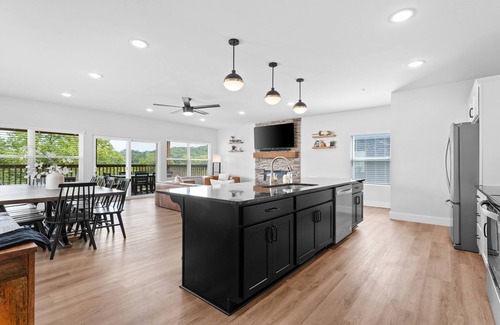 Indian Point Cabin | Your vacation starts here! Next to SDC!