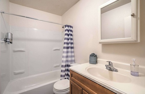 North Las Vegas House | Your Vegas Home From Home! Sleeps 6!