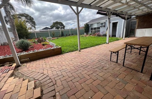 Wyndham Vale House | Yours 3 bedrooms house - Granny Flat Close to Park