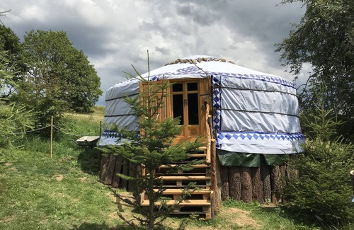 Saint-Antheme RV Rental | Yourte Supérieur 5 places