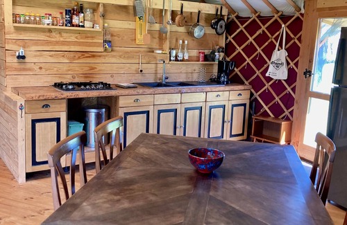 Saint-Germain-Laprade Cabin | Yourte Tout Confort Écoresponsable - Idéal Famille