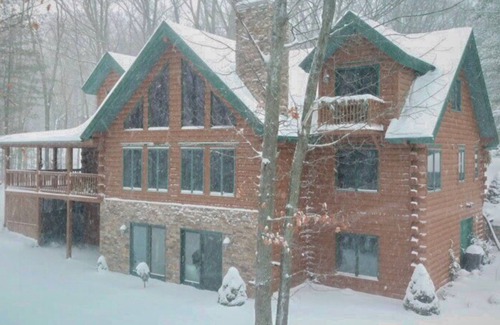 Branchport Cabin | You’ve Found Paradise With this Spacious Log Cabin on Keuka Lake -