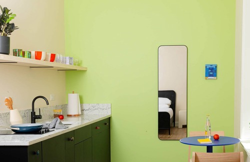 Queen Village Apartment | Yowie - Suite 206 Hideaway King