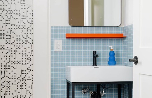 Queen Village Apartment | Yowie - Suite 302 Sunny Study King