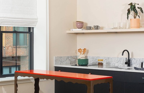 Queen Village Apartment | Yowie - Suite 303 Stunning Corner King