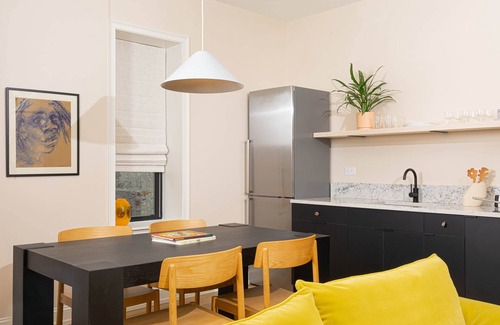 Queen Village Apartment | Yowie - Suite 304 Cozy One Bedroom King