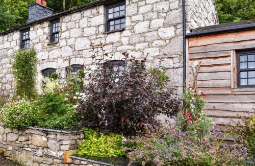 Rhyd-y-foel House | Yr Allt