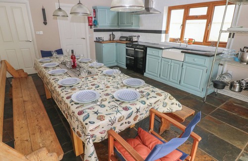 St Ishmaels Cottage | YR HEN ARDD, pet friendly, with a garden in Milford Haven