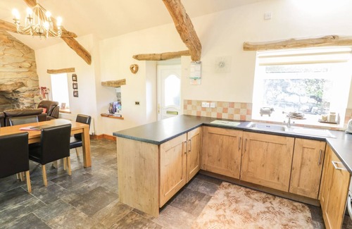 Ffestiniog Cottage | YR HEN DY, family friendly, with open fire in Llan Ffestiniog