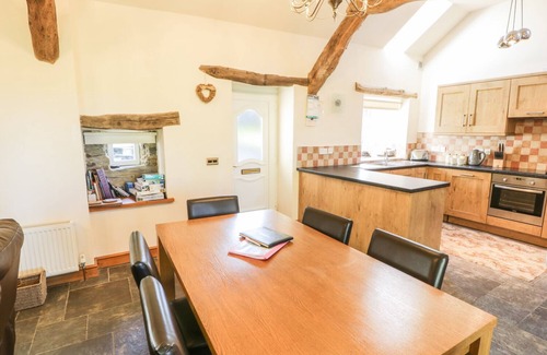 Ffestiniog Cottage | YR HEN DY, family friendly, with open fire in Llan Ffestiniog