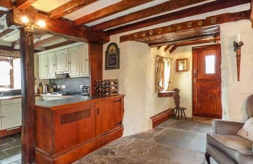 Corwen Cottage | YR HEN FELIN, pet friendly, character holiday cottage in Carrog