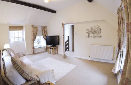 Pennant Melangell Cottage | YR HEN HOFEL - sleeps 2 guests in 1 bedroom, Nr, Bala, Snownoia