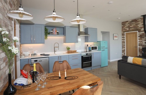 Bryngwran Cottage | YR HEN LAETHDY, pet friendly, character holiday cottage in Rhosneigr