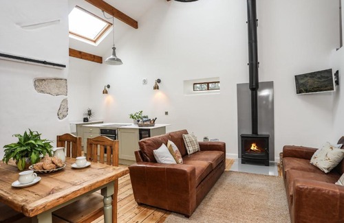 Llanrug House | Yr Hen Oriel