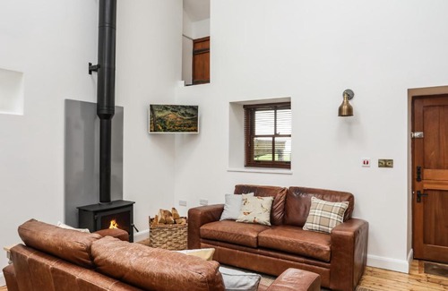 Llanrug House | Yr Hen Oriel