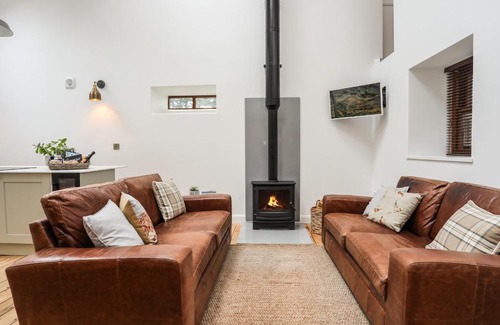 Llanrug House | Yr Hen Oriel