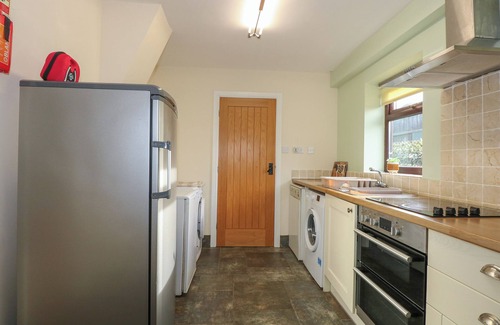 Dinas Cottage | YR HEN STABL, family friendly, with open fire in Bontnewydd, Gwynedd
