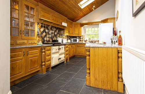 Margam Cottage | Yr Hen Ysgol - historic cottage in grounds of manor house