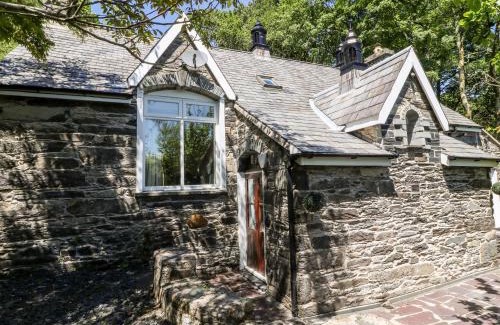 Prenteg House | Yr Hen Ysgol, The Old School