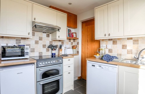 Llanfaethlu Cottage | YR ORSEDD, pet friendly, with open fire in Llanfaethlu