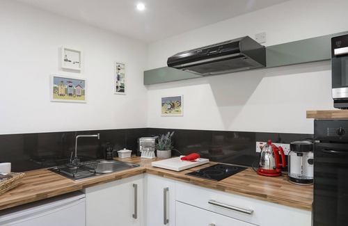 Llanddaniel Fab Cottage | YSGUBOR BACH, pet friendly, with a garden in Llanddaniel Near Gaerwen