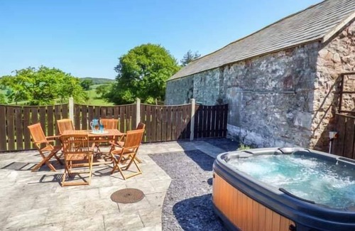 Rhyd-y-foel Cottage | YSGUBOR - BARN, family friendly, with hot tub in Betws Yn Rhos