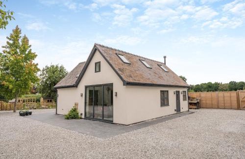 Marchwiel House | Ysgubor Caemai