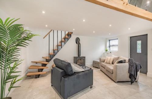 Marchwiel House | Ysgubor Caemai