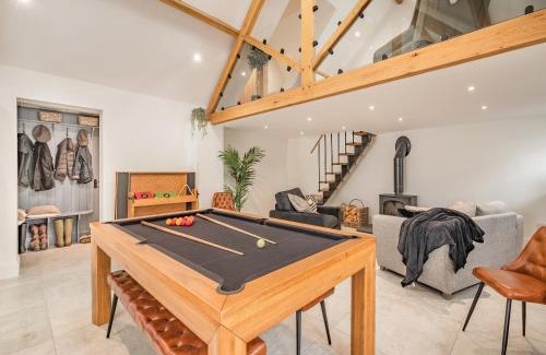 Marchwiel House | Ysgubor Caemai