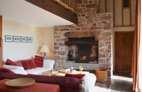 Llangadog House | Ysgubor Fawr-Oxk