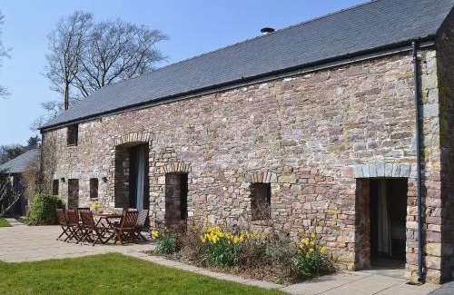 Llangadog House | Ysgubor Fawr-Oxk