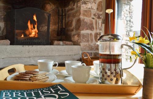 Llangadog House | Ysgubor Fawr-Oxk