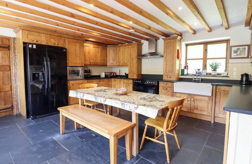 Pennant Melangell Cottage | YSGUBOR PWLLIAGO, pet friendly, luxury holiday cottage in Llangynog