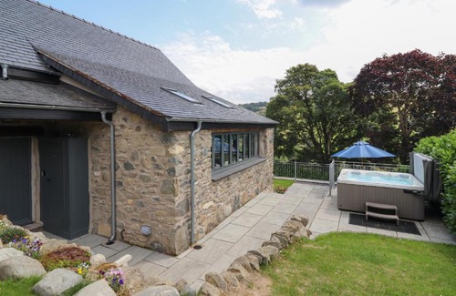 Clawdd-newydd House | Ysgubor Tyddyn Isaf